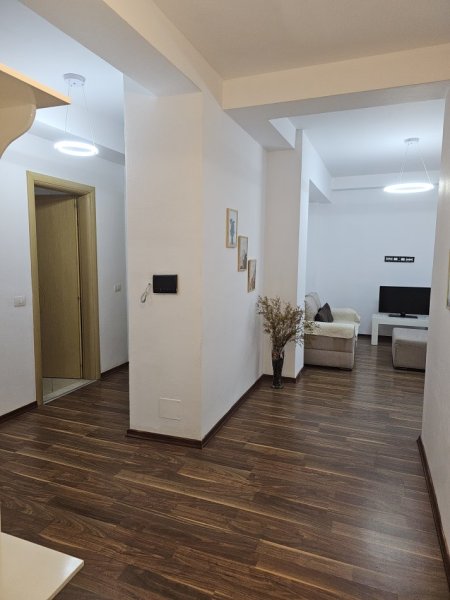 Tirane, jepet me qera apartament+verande | Penthouse 3+1 Kati 5, 150 m² 1.000 € (Rruga Peti)