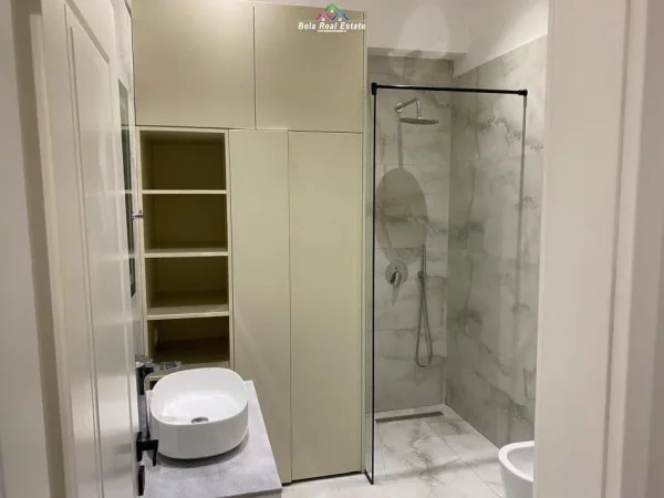 Tirane, jap me qera apartament 1+1 Kati 9, 70 m² 500 € (astir)