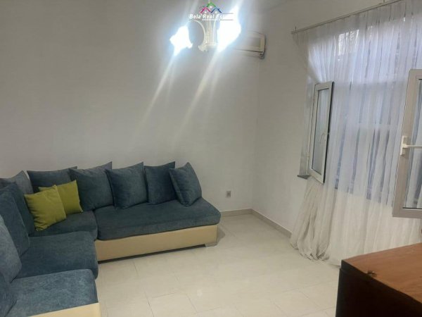 Tirane, jepet me qera Vile 3+1 Kati 1, 100 m² 800 € (selvia)