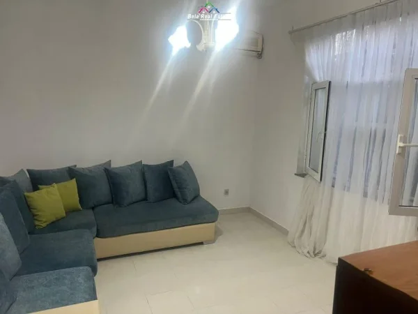Tirane, jepet me qera Vile 3+1 Kati 1, 100 m² 800 € (selvia)