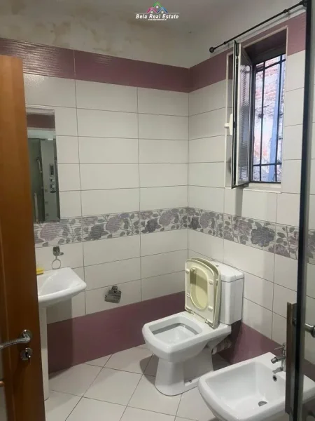 Tirane, jepet me qera Vile 3+1 Kati 1, 100 m² 800 € (selvia)