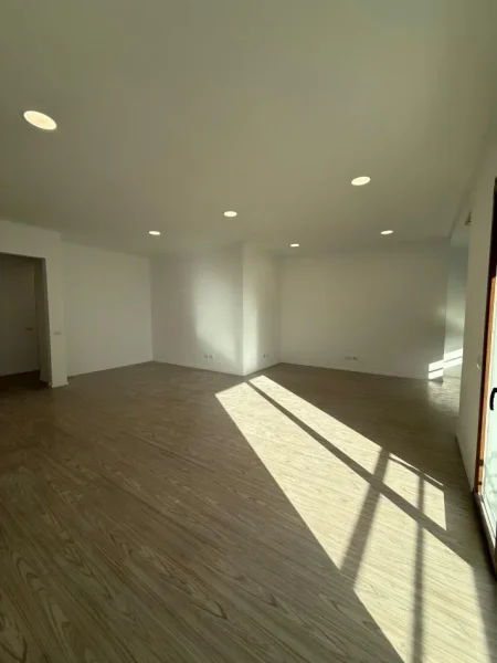 Jepet me qera zyre 4+1+2, Kati 3, 180 m² 2.500 € (Blvd. Gjergj Fishta te Hilton Garden Inn)