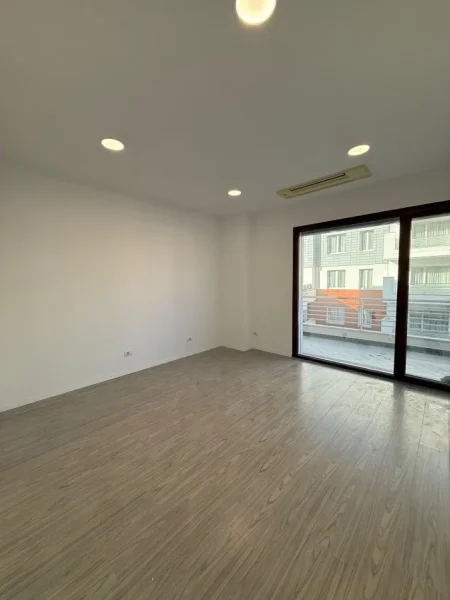 Jepet me qera zyre 4+1+2, Kati 3, 180 m² 2.500 € (Blvd. Gjergj Fishta te Hilton Garden Inn)