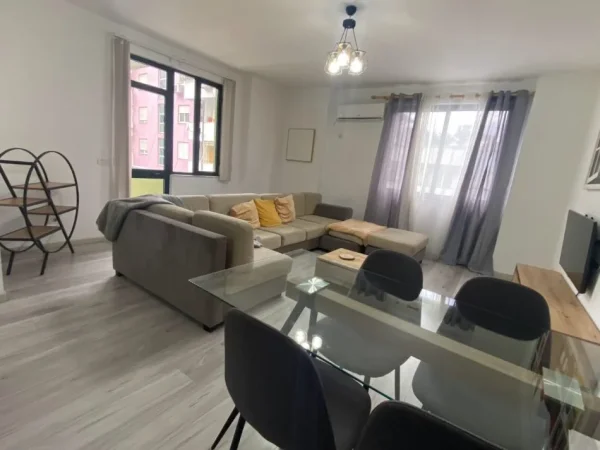 Tirane, jepet me qera apartament 4+1+Ballkon Kati 4, 200 m² 1.500 € (Te ish Ekspozita)
