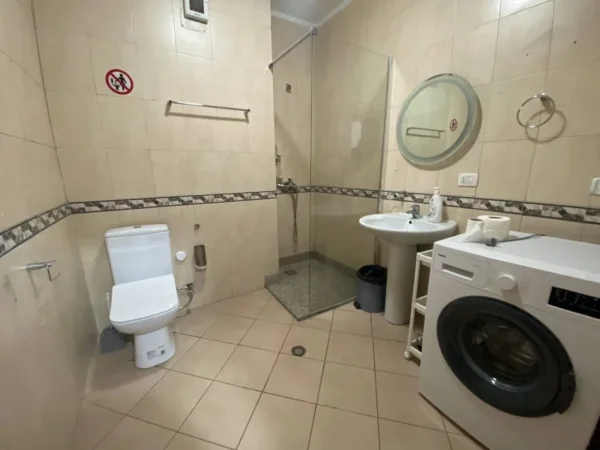 Tirane, jepet me qera apartament 4+1+Ballkon Kati 4, 200 m² 1.500 € (Te ish Ekspozita)