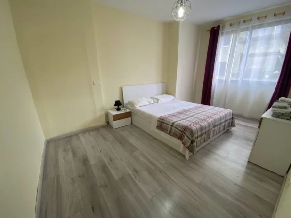 Tirane, jepet me qera apartament 4+1+Ballkon Kati 4, 200 m² 1.500 € (Te ish Ekspozita)