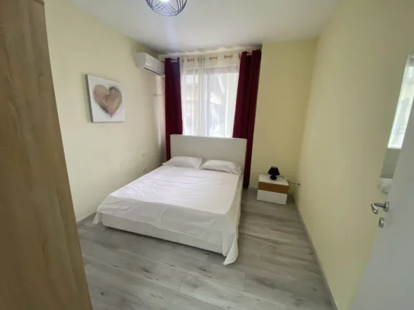 Tirane, jepet me qera apartament 4+1+Ballkon Kati 4, 200 m² 1.500 € (Te ish Ekspozita)
