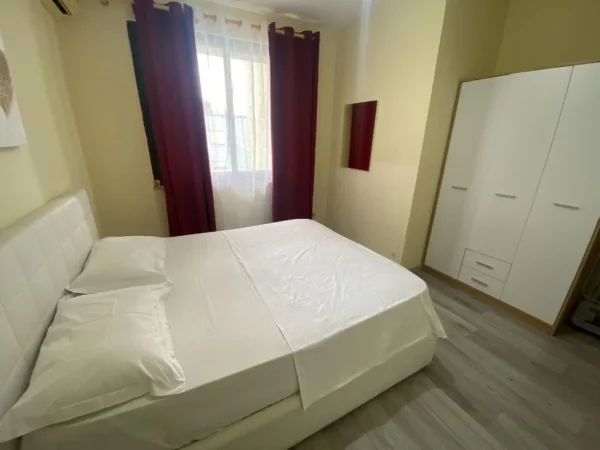 Tirane, jepet me qera apartament 4+1+Ballkon Kati 4, 200 m² 1.500 € (Te ish Ekspozita)
