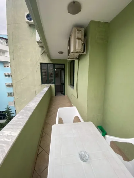 Tirane, jepet me qera apartament 4+1+Ballkon Kati 4, 200 m² 1.500 € (Te ish Ekspozita)
