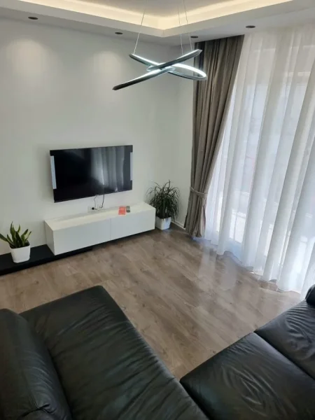 Tirane, jepet me qera apartament 2+1+Ballkon Kati 3, 95 m² 600 € (Liqeni i Thate te kompleksi FZ)