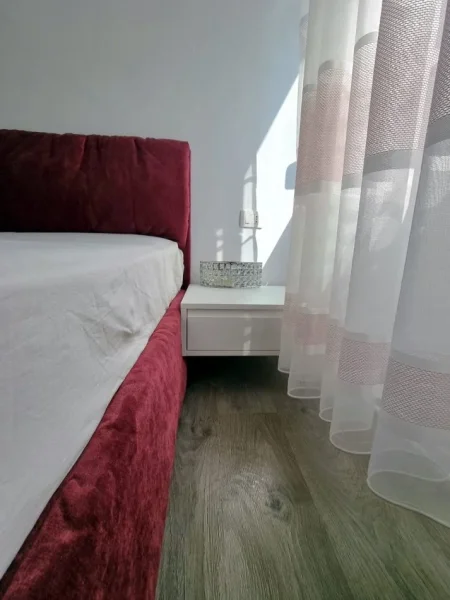 Tirane, jepet me qera apartament 2+1+Ballkon Kati 3, 95 m² 600 € (Liqeni i Thate te kompleksi FZ)