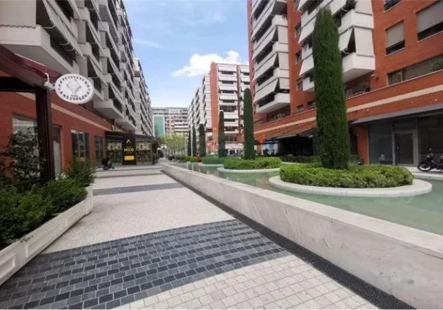 Tirane, jepet me qera apartament 2+1+Aneks+Ballkon Kati 4, 123 m² 1.000 € (Kompleksi Delijorgji)