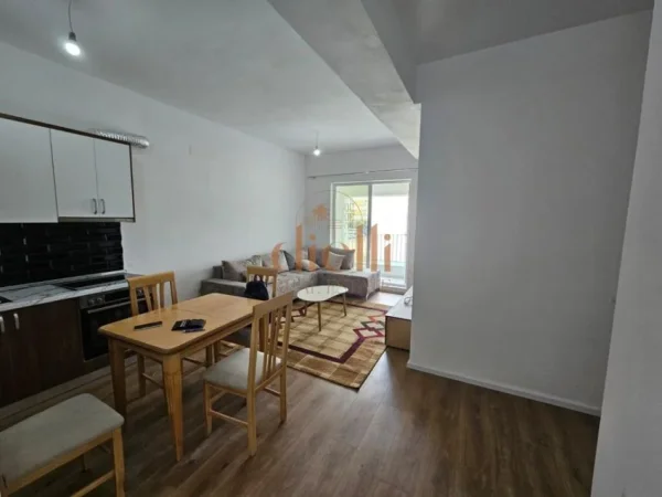 Tirane, jepet me qera apartament 2+1+Ballkon Kati 4, 550 € (ne Ali Dem tek Rezidenca Kaimi)