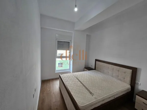 Tirane, jepet me qera apartament 2+1+Ballkon Kati 4, 550 € (ne Ali Dem tek Rezidenca Kaimi)