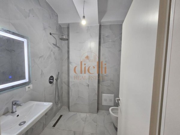 Tirane, jepet me qera apartament 2+1+Ballkon Kati 4, 550 € (ne Ali Dem tek Rezidenca Kaimi)
