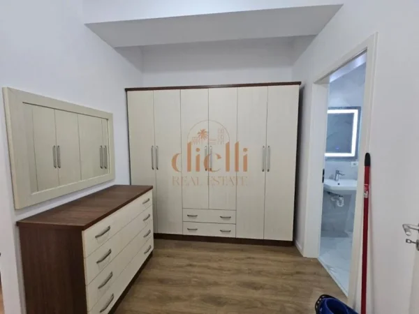Tirane, jepet me qera apartament 2+1+Ballkon Kati 4, 550 € (ne Ali Dem tek Rezidenca Kaimi)