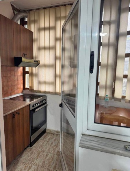 Tirane, jepet me qera apartament 1+1+Aneks Kati 2, 380 € (don bosko)
