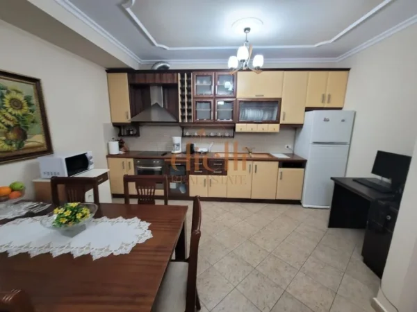 Tirane, jepet me qera apartament 1+1+Ballkon Kati 3, 500 € (prane Myslym Shyrit)