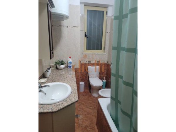 Tirane, jepet me qera apartament 1+1+Ballkon Kati 3, 500 € (prane Myslym Shyrit)
