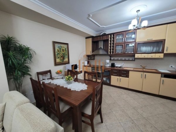 Tirane, jepet me qera apartament 1+1+Ballkon Kati 3, 500 € (prane Myslym Shyrit)