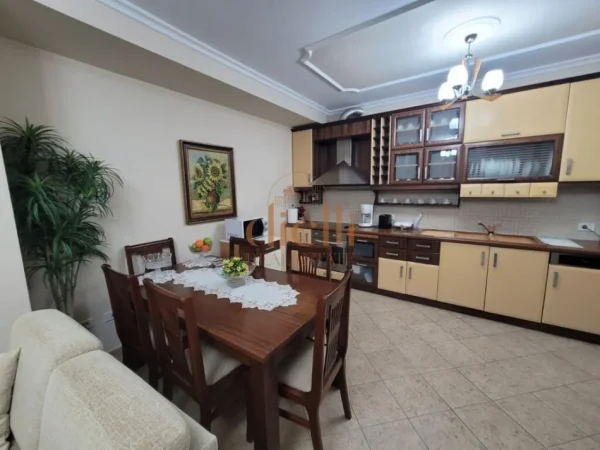 Tirane, jepet me qera apartament 1+1+Ballkon Kati 3, 500 € (prane Myslym Shyrit)