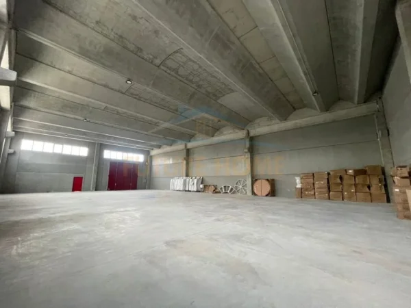 Tirane, jepet me qera magazine Kati 0, 1.100 m² 7.700 € (AUTOSTRADA TIRANE DURRES)