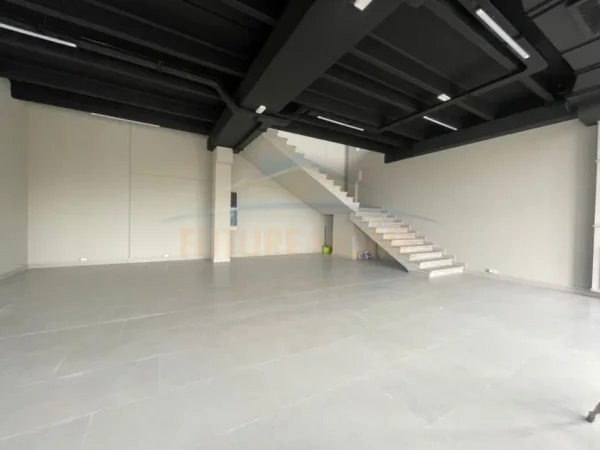 Tirane, jepet me qera magazine Kati 0, 1.100 m² 7.700 € (AUTOSTRADA TIRANE DURRES)