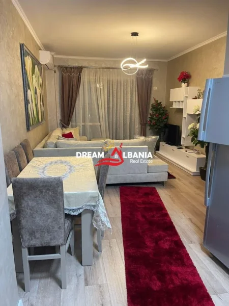Tirane, jepet me qera apartament 3+1 Kati 2, 105 m² 800 € (kopshti botanik)