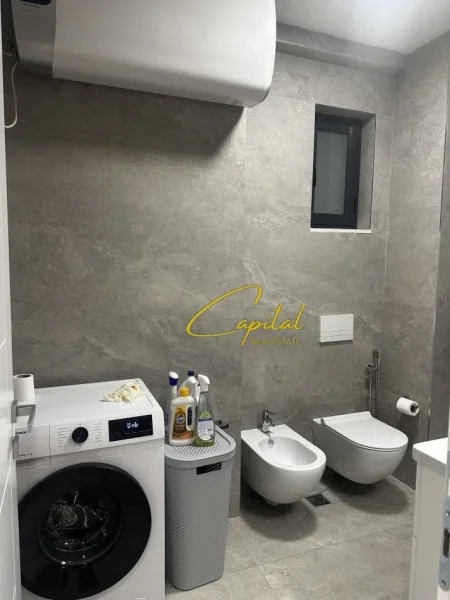 Tirane, jepet me qera apartament 2+1 Kati 0, 105 m² 700 € (XHAMLLIKU)