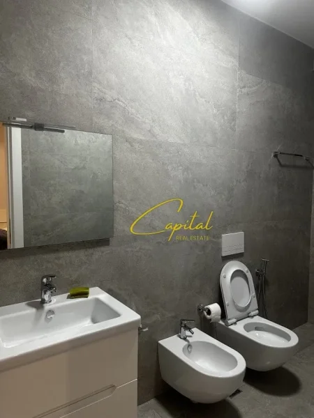 Tirane, jepet me qera apartament 2+1 Kati 0, 105 m² 700 € (XHAMLLIKU)