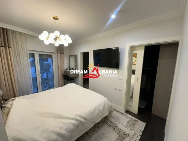 Tirane, jepet me qera apartament 3+1+Aneks+Ballkon Kati 5, 130 m² 800 € (Kodra Diellit)