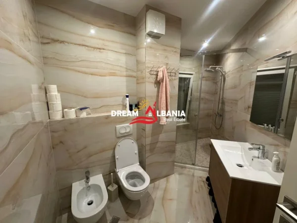 Tirane, jepet me qera apartament 3+1+Aneks+Ballkon Kati 5, 130 m² 800 € (Kodra Diellit)