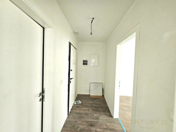 Tirane, jap me qera zyre , 101 m² 1.000 € (Lake View Residences, Liqeni i Tiranës)