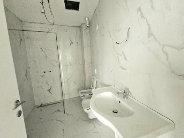 Tirane, jap me qera zyre , 101 m² 1.000 € (Lake View Residences, Liqeni i Tiranës)