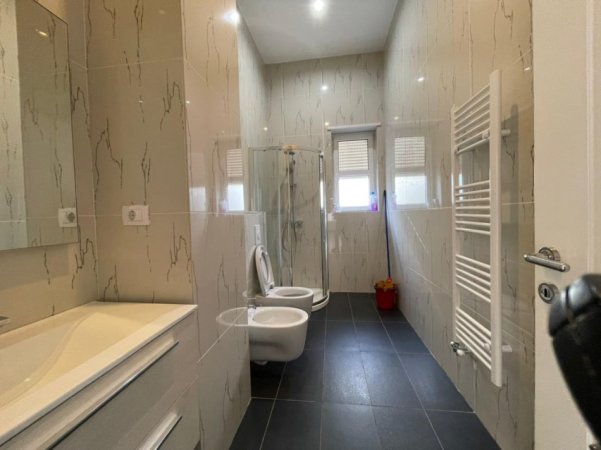Tirane, jepet me qera Vile 3 Katshe Kati 3, 330 m² 4.800 € (Rolling Hills TEG)