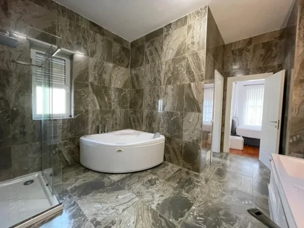 Tirane, jepet me qera Vile 3 Katshe Kati 3, 330 m² 4.800 € (Rolling Hills TEG)