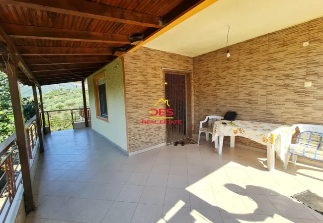 Himare, shitet shtepi 2+1+Ballkon Kati 1, 300 m² 290.000 € (Kdhes)