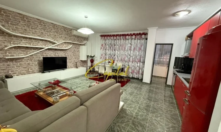 Tirane, jepet me qera apartament 2+1 Kati 11, 130 m² 650 € (21 DHJETORI)