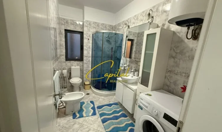 Tirane, jepet me qera apartament 2+1 Kati 11, 130 m² 650 € (21 DHJETORI)