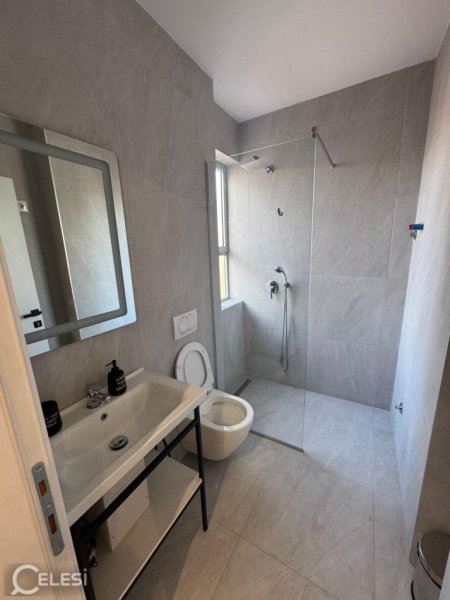Tirane, jepet me qera apartament 1+1 Kati 3, 40 m² 350 € (RRUGA FERIT XHAJKO)