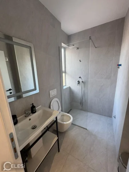 Tirane, jepet me qera apartament 1+1 Kati 3, 40 m² 350 € (RRUGA FERIT XHAJKO)