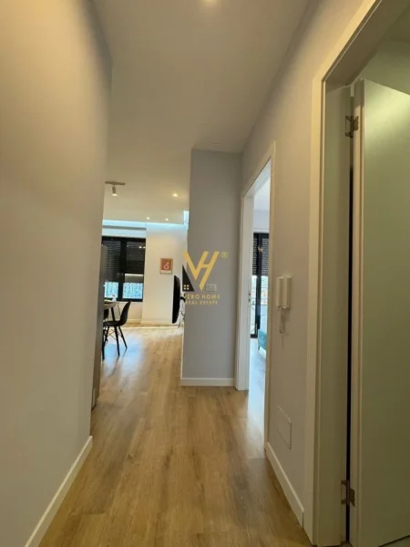 Tirane, jepet me qera apartament 1+1+Ballkon Kati 6, 60 m² 650 € (STACIONI I TRENIT)