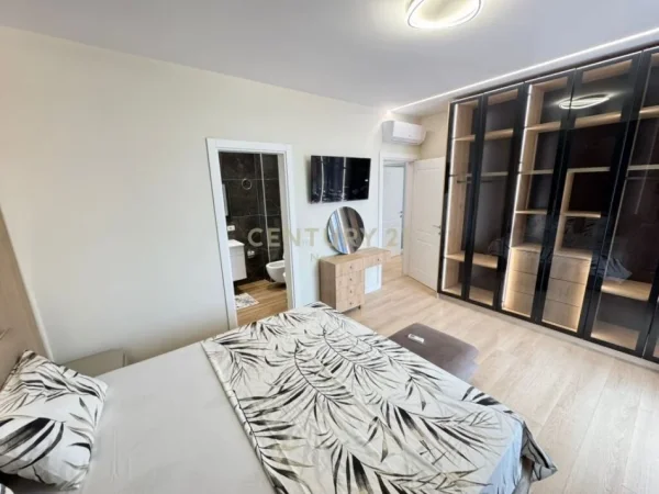 Tirane, shes apartament 2+1+2 , 109 m² 270.000 € (Sauk)