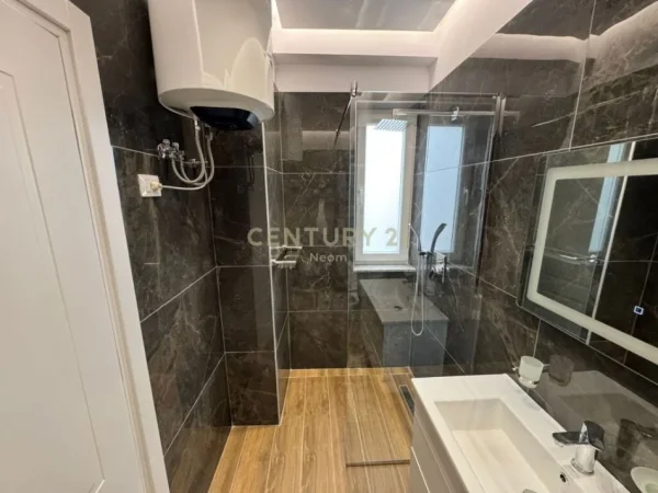 Tirane, shes apartament 2+1+2 , 109 m² 270.000 € (Sauk)