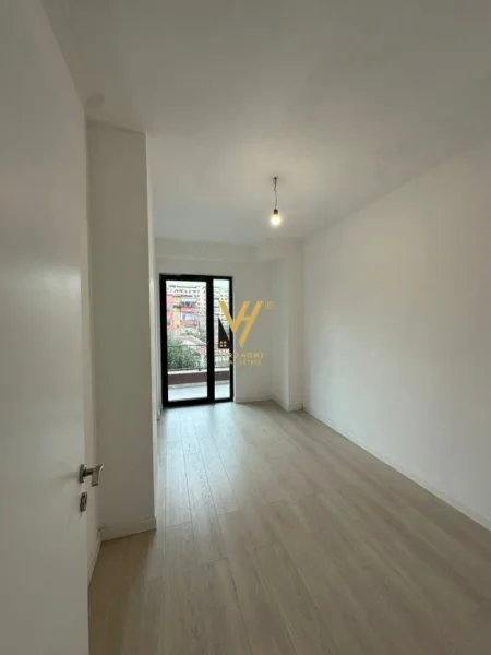 Tirane, jepet me qera zyre Kati 1, 96 m² 700 € (MYSLYM SHYRI)