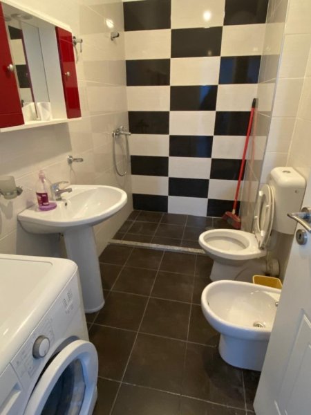 tirane  jepet me qera apartament 1+1+Ballkon Kati 1, 68 m² 400 € (astir)