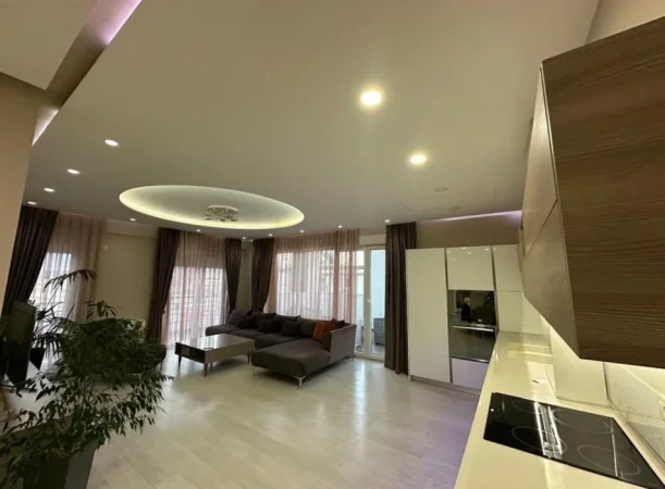 Tirane, jepet me qera apartament 3+1+Ballkon Kati 5, 189 m² 1.300 € (Komlpeksi FZ)