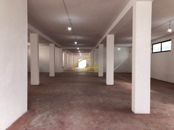 Tirane, jepet me qera magazine Kati 1, 680 m² 2.400 € (AUTOSTRADA TIRANE-DURRES)