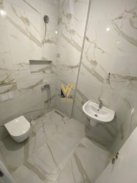 Tirane, jepet me qera zyre Kati 1, 96 m² 700 € (MYSLYM SHYRI)