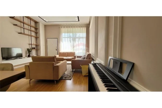 Tirane, jepet me qera apartament 2+1 , 129 m² 900 € 